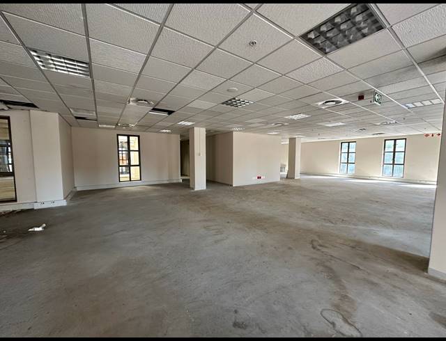 1,037M² OFFICE TO LET IN ROSEBANK